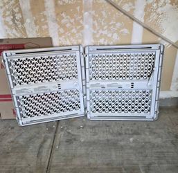 Adjustable Pet Gate / Baby Gate - Fits Openings 26” - 42”