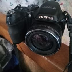 Fugi Finepixs2000hd Camera