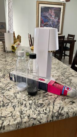 Soda stream carbonated water machine makes soda