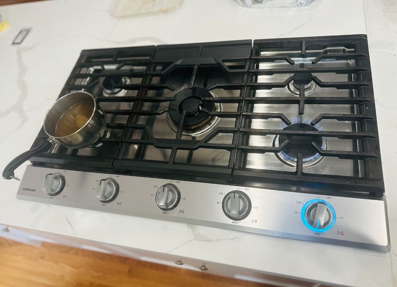 Samsung - 36" Built-In Gas Cooktop with Dual Power Brass Burner - Stainless Steel