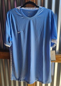 Nike DRY-FIT Slim Fit FTBLL/Socc Active Top DH8003-448, Light Blue/White,XL, New
Great condition 
NWT
** Couple small stains that could easily be remo