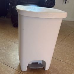13 Gallon Kitchen Trash Can