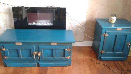 Coffee table with side table