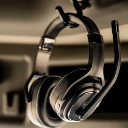*BRAND NEW* Noise Canceling Headset