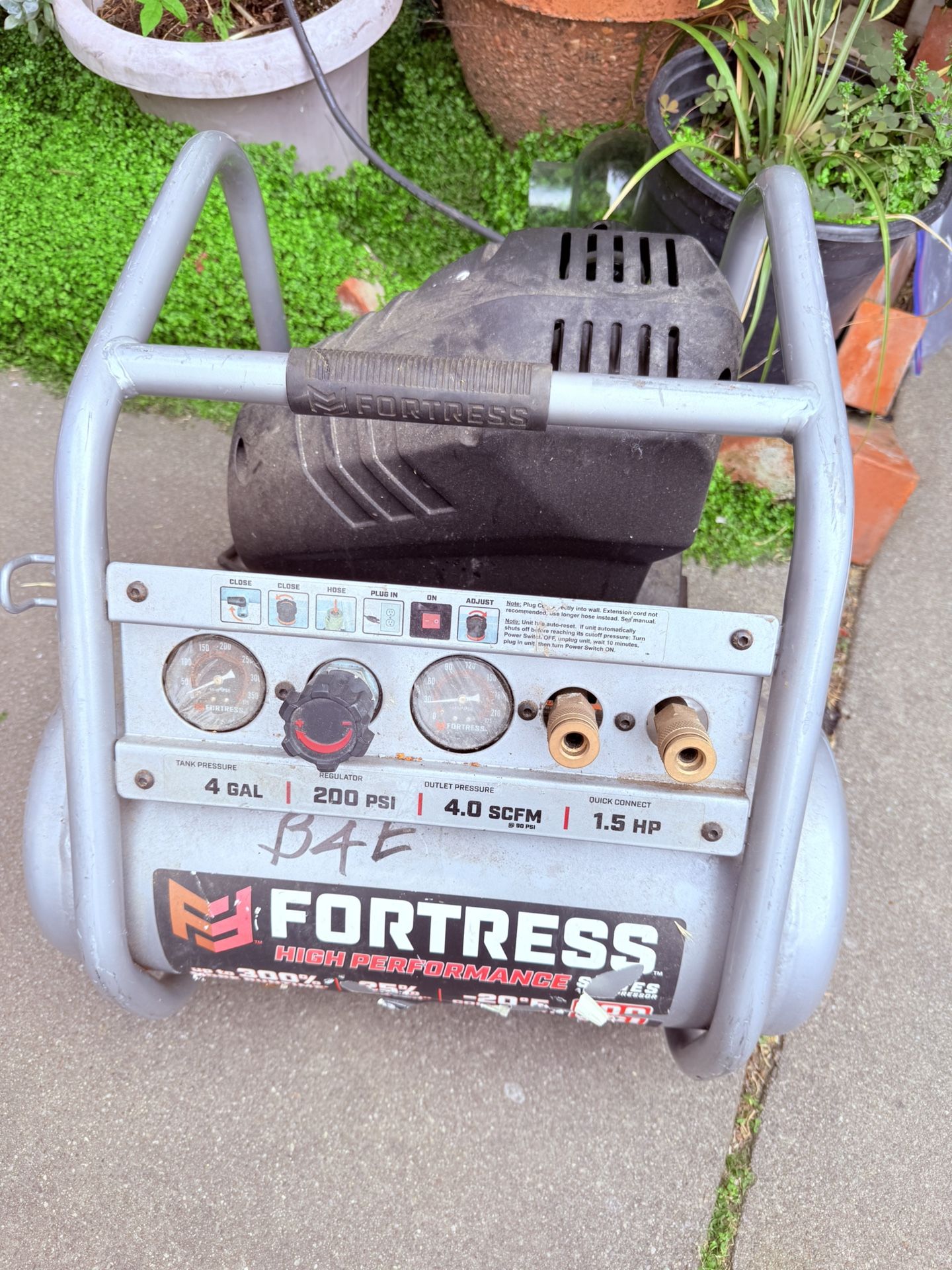 FORTRESS 4 Gallon, 200 PSI High Performance Oil-Free Hand-Carry Jobsite Air Compressor