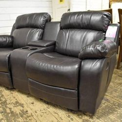 MARILLE DOUBLE GLIDER RECLINING LOVE SEAT WITH CENTER CONSOLE 