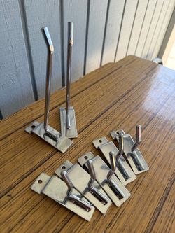 Coat hooks / ganchos