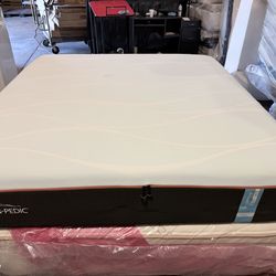 SALE 💥King mattress Tempurpedic LuxeBreeze firm💥