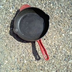 Cast Iron Skillet/ Pan