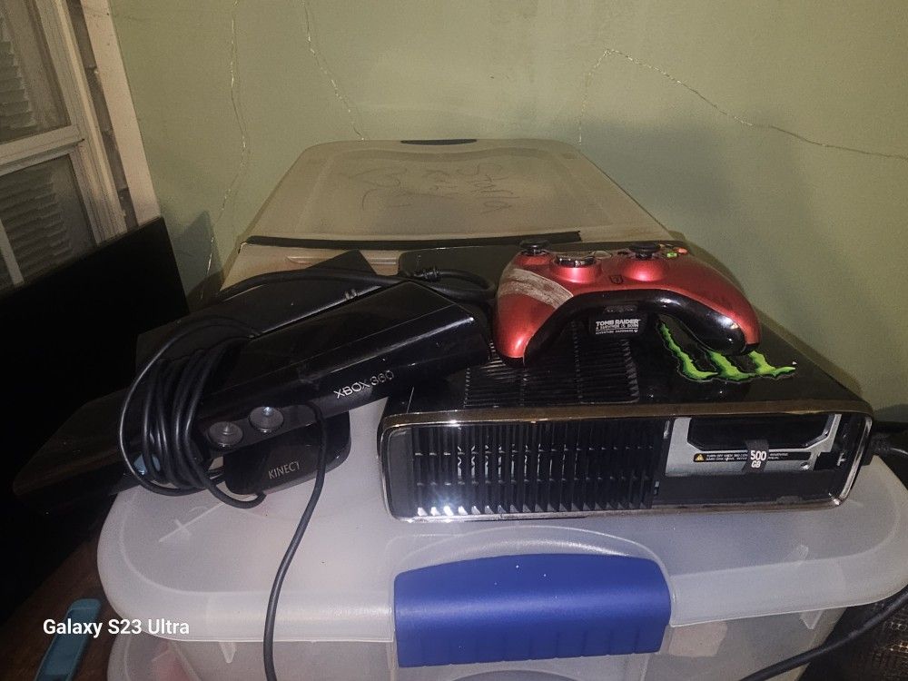 Xbox 360 with a controller and a connect. $60 OR BEST OFFER! MUST PICK UP IN HAMPTON!! NO HOLDS!