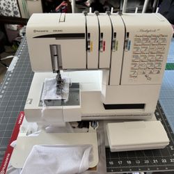 Huskylock S21 Overlock/ Coverlock