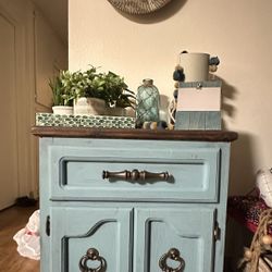 Cupboard/ Dresser