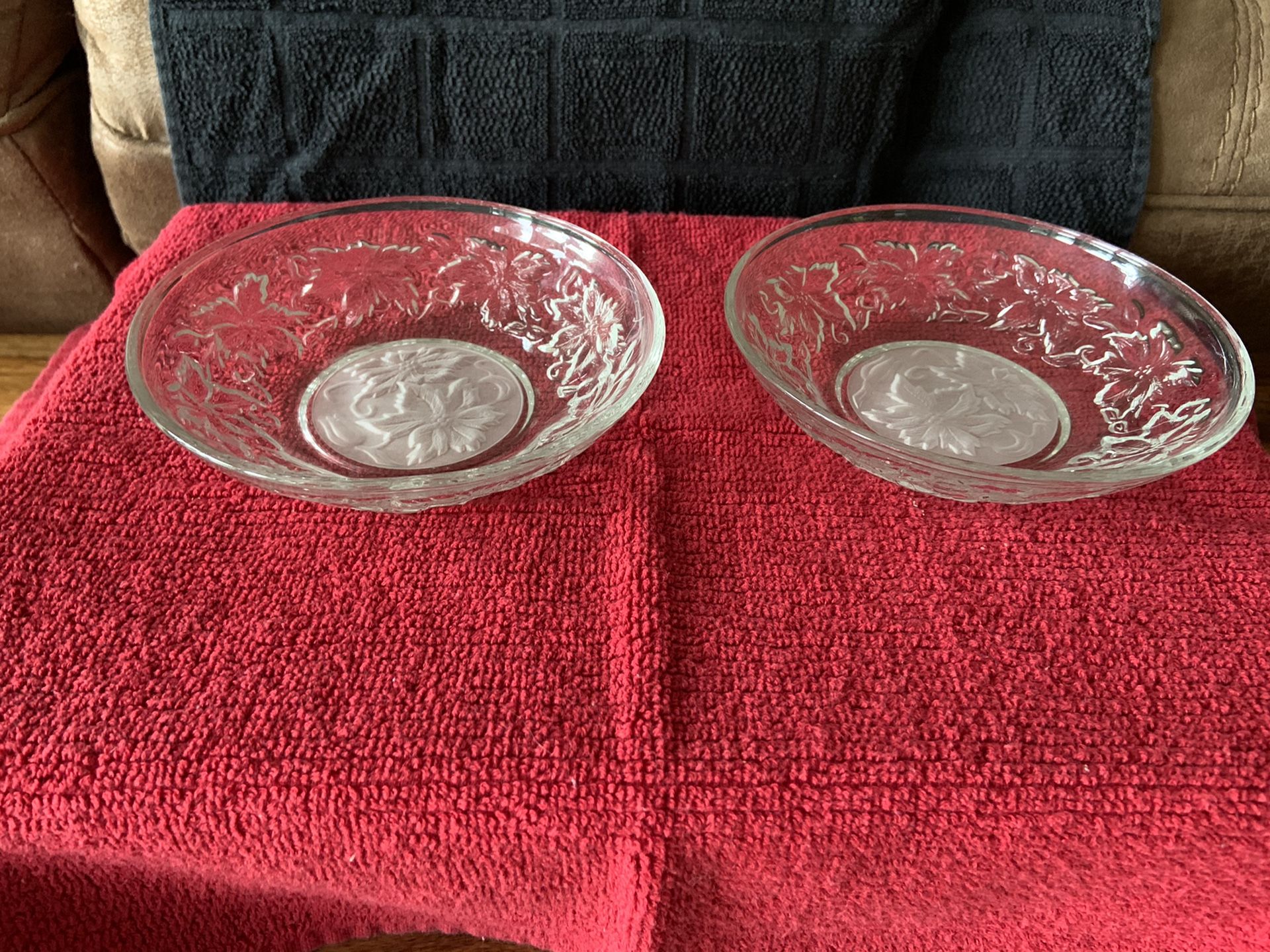 Fantasia 2 small fruit bowls (Princess House.