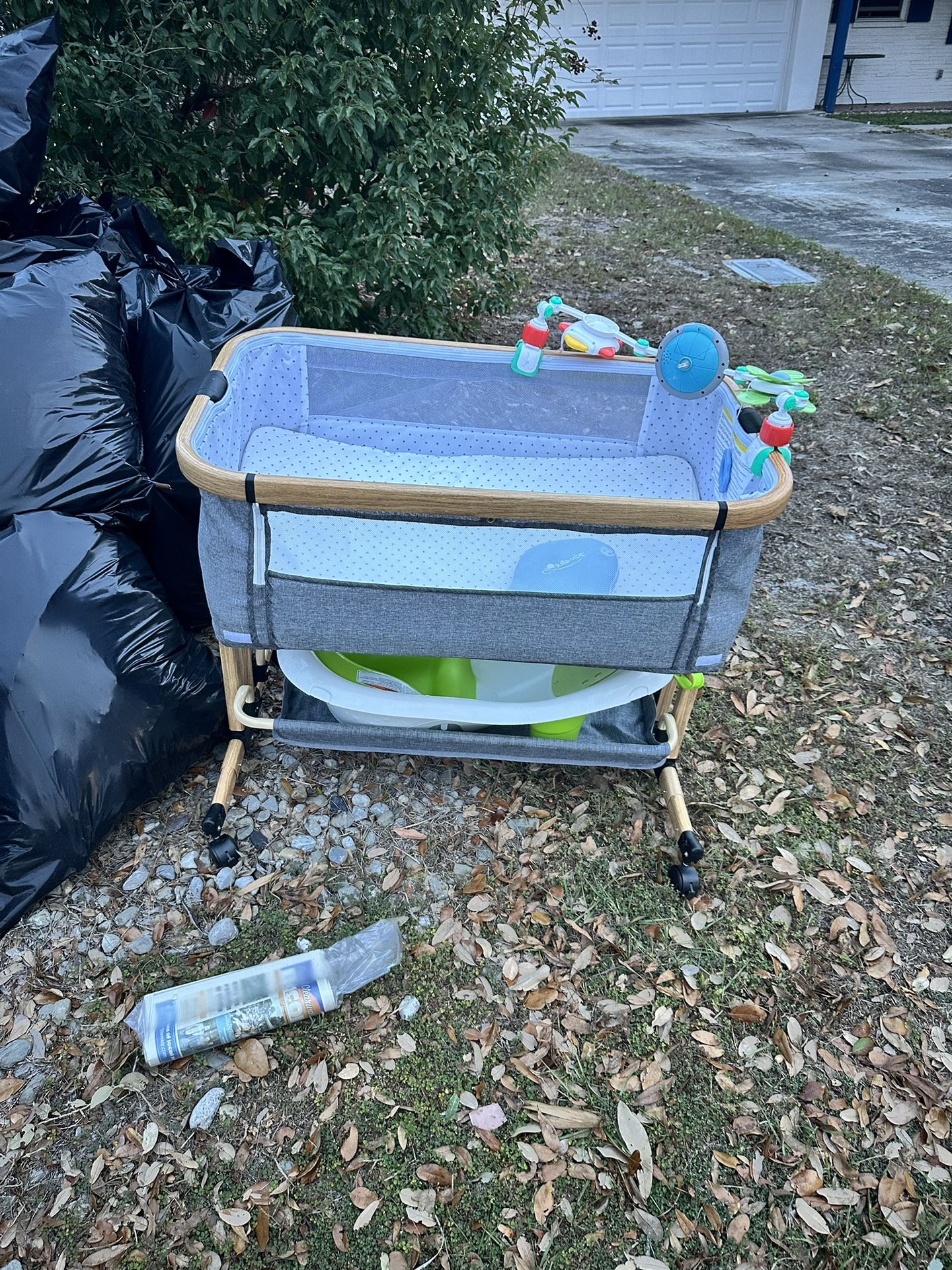 Curb Alert Free Baby Bassinet 