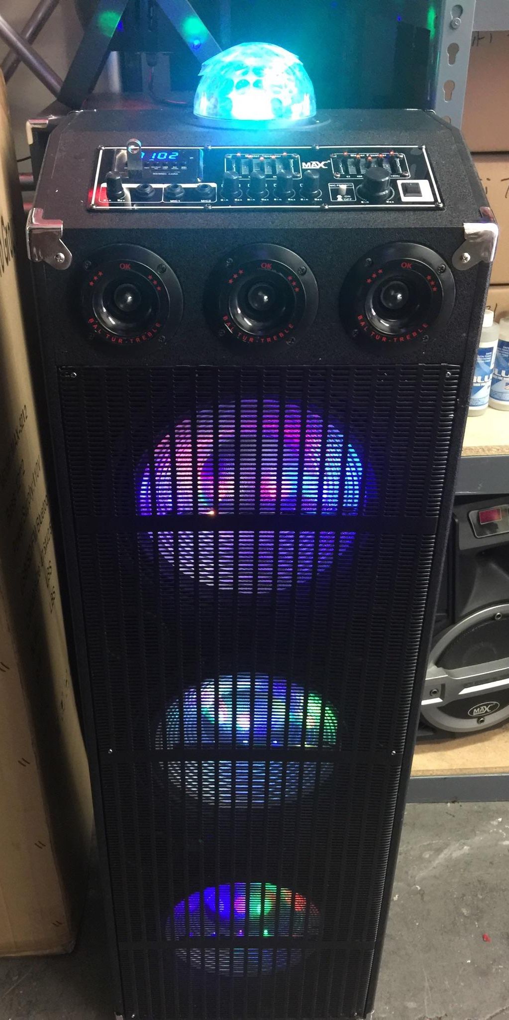 3x12 Bluetooth speaker 6000 watts.