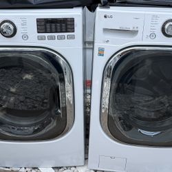 Set of LG washing machines in very good condition.