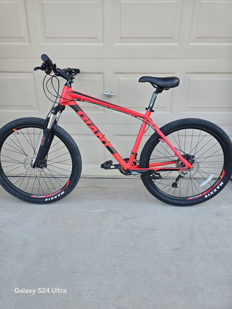 GIANT TALON 2 MOUNTAIN BIKE (LARGE FRAME)