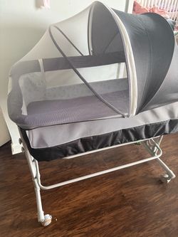 Portable Baby Bassinet with Canopy
