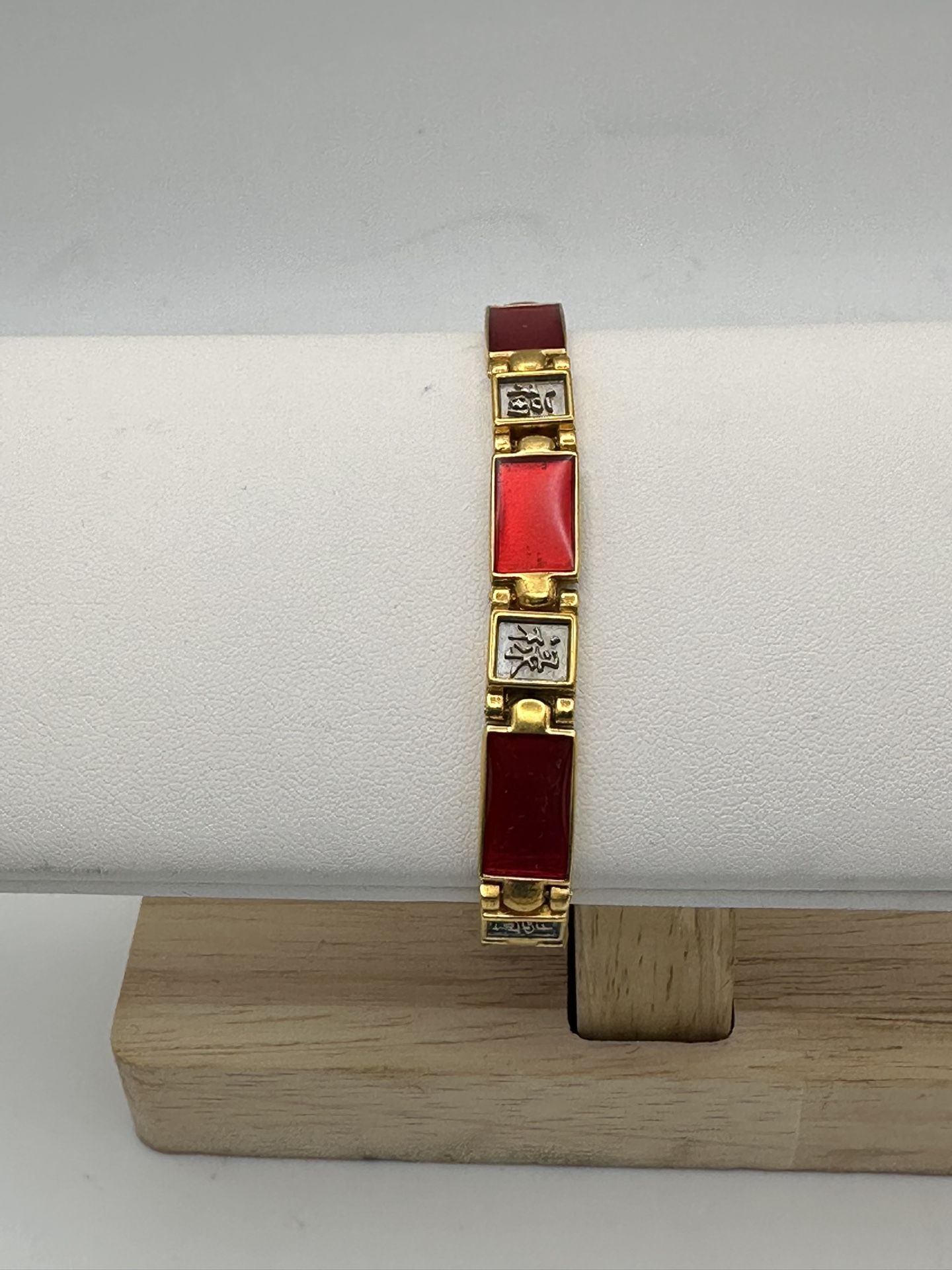 Red Enamel Gold Tone Oriental Figures Bracelet Links Brilliant Shine  6 3/4 Inches Great Condition 
