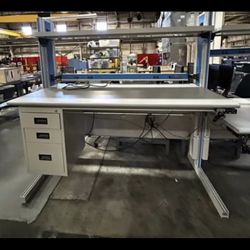 ERGONOMIC ADJUSTABLE HEIGHT WORKSTATION WITH LAMINATE WORK SURFACE