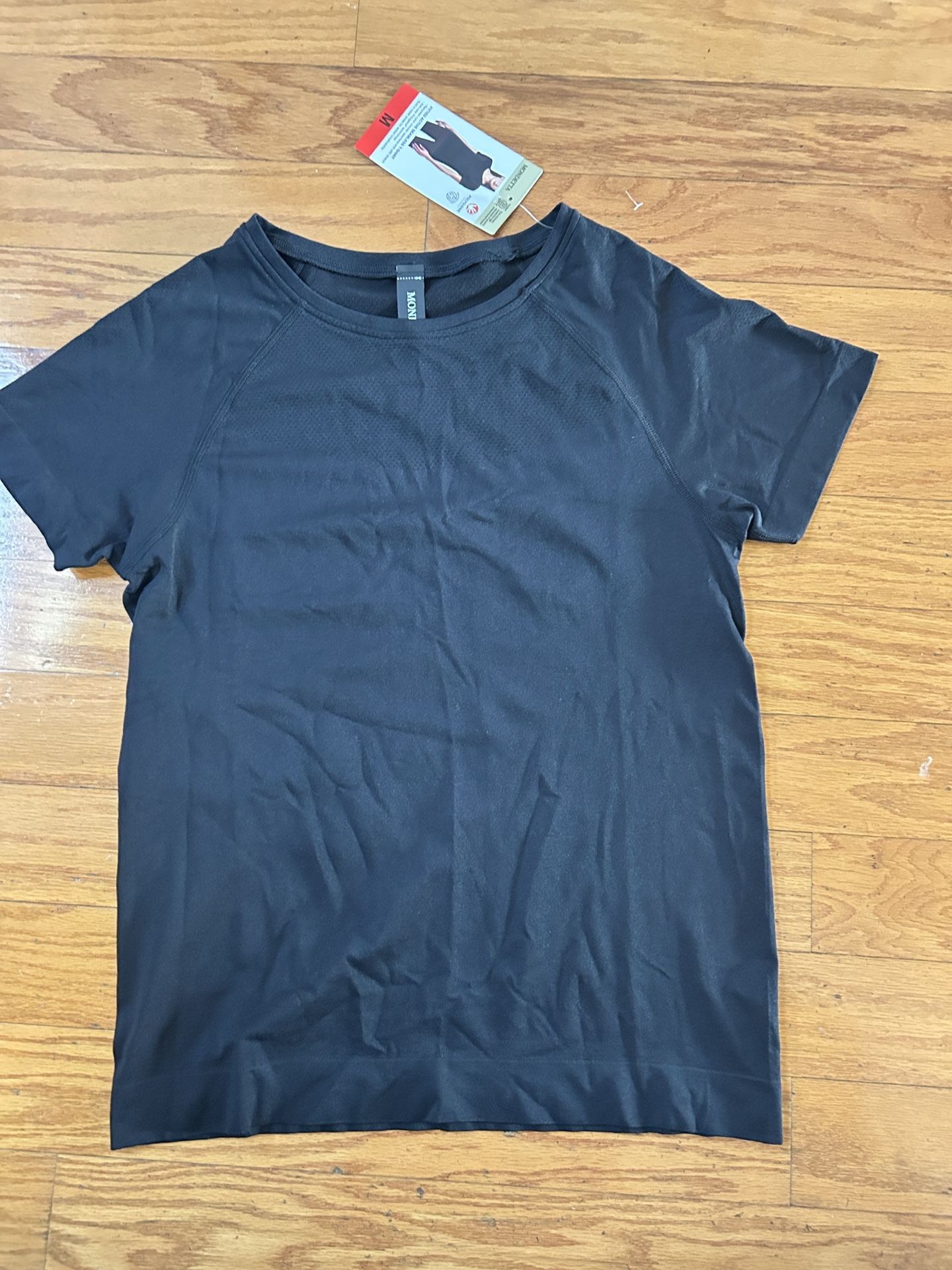 NWT Mondetta Women's Short Sleeve Seamless Tee Size M