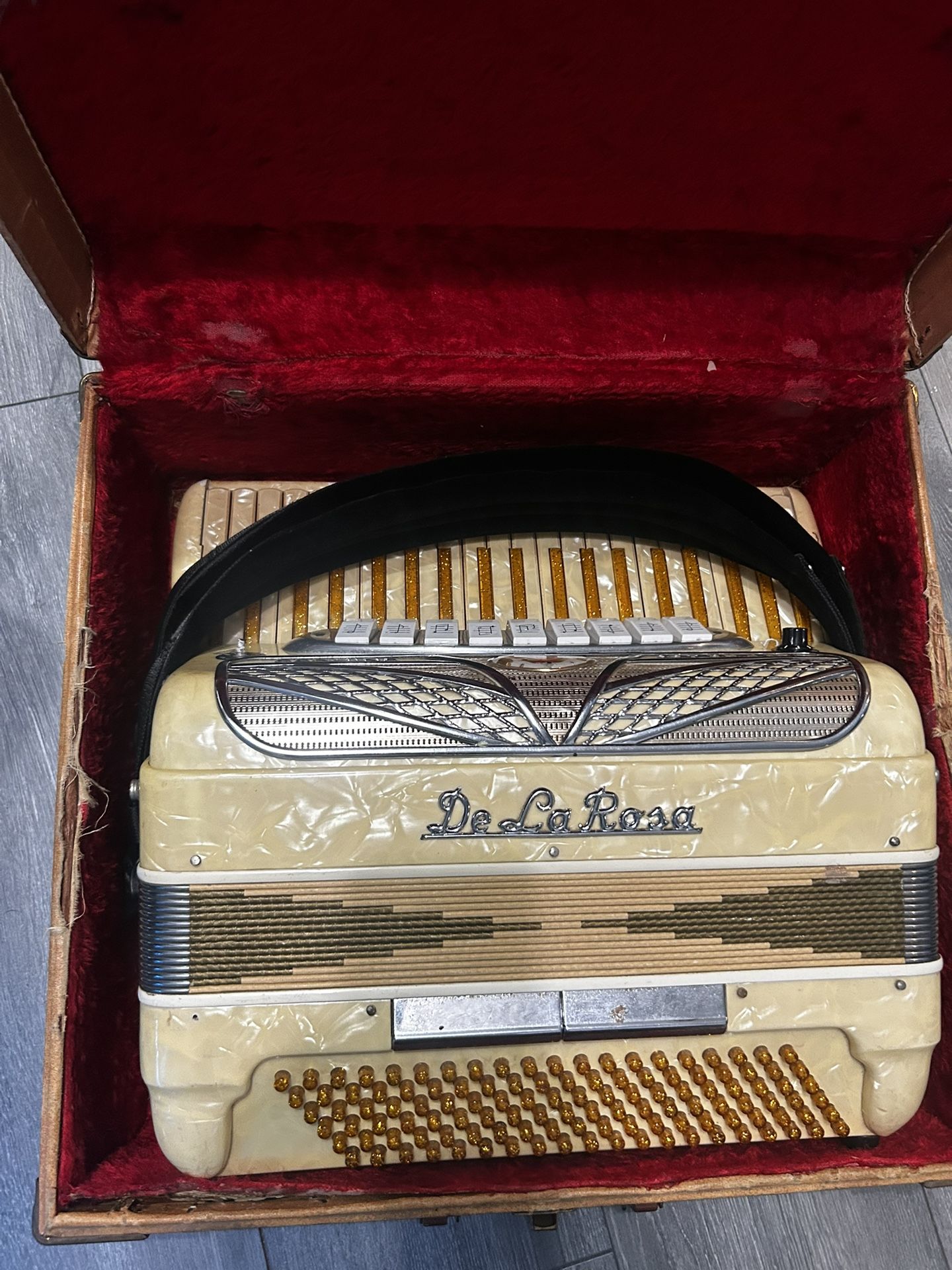 1959 De La Rosa accordion White