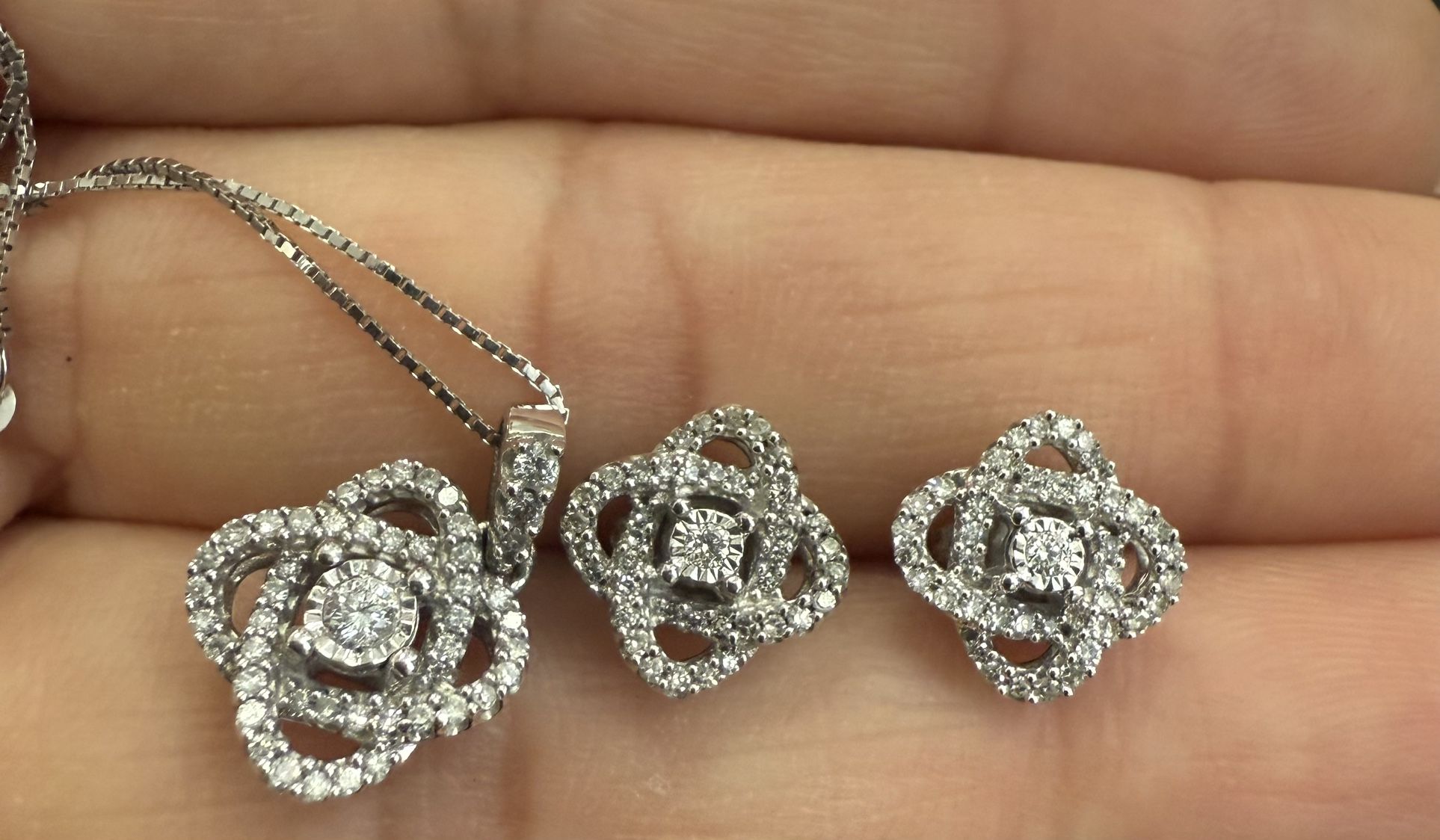 Earring And Pendant Set