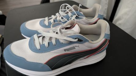 New pumas shoes size 9.5