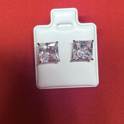 10k White Gold Princess Cut cz Earrings 