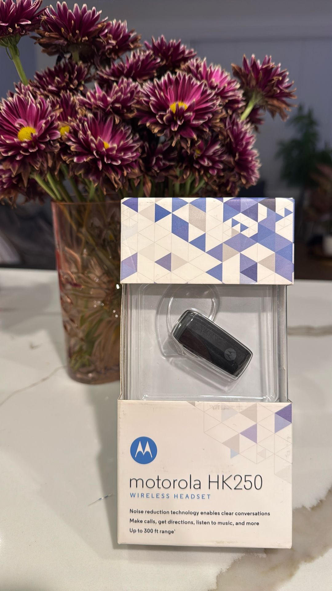 Motorola HK250 Wireless Headset With Charger   Noise Reduction !