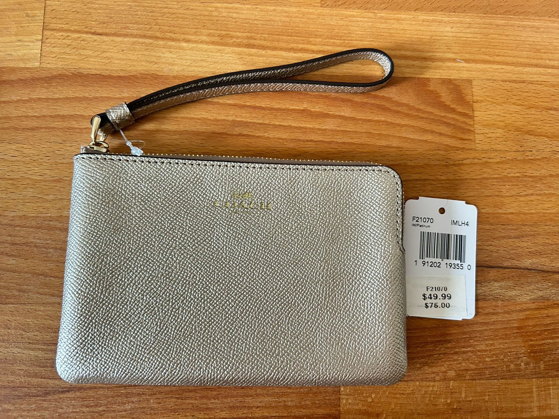Coach Corner Zip Wristlet, Lether