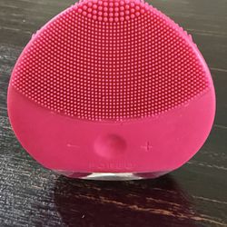 FOREO LUNA Face Cleansing Brush & Firming Face Massager