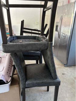 4chairs and kitchen table