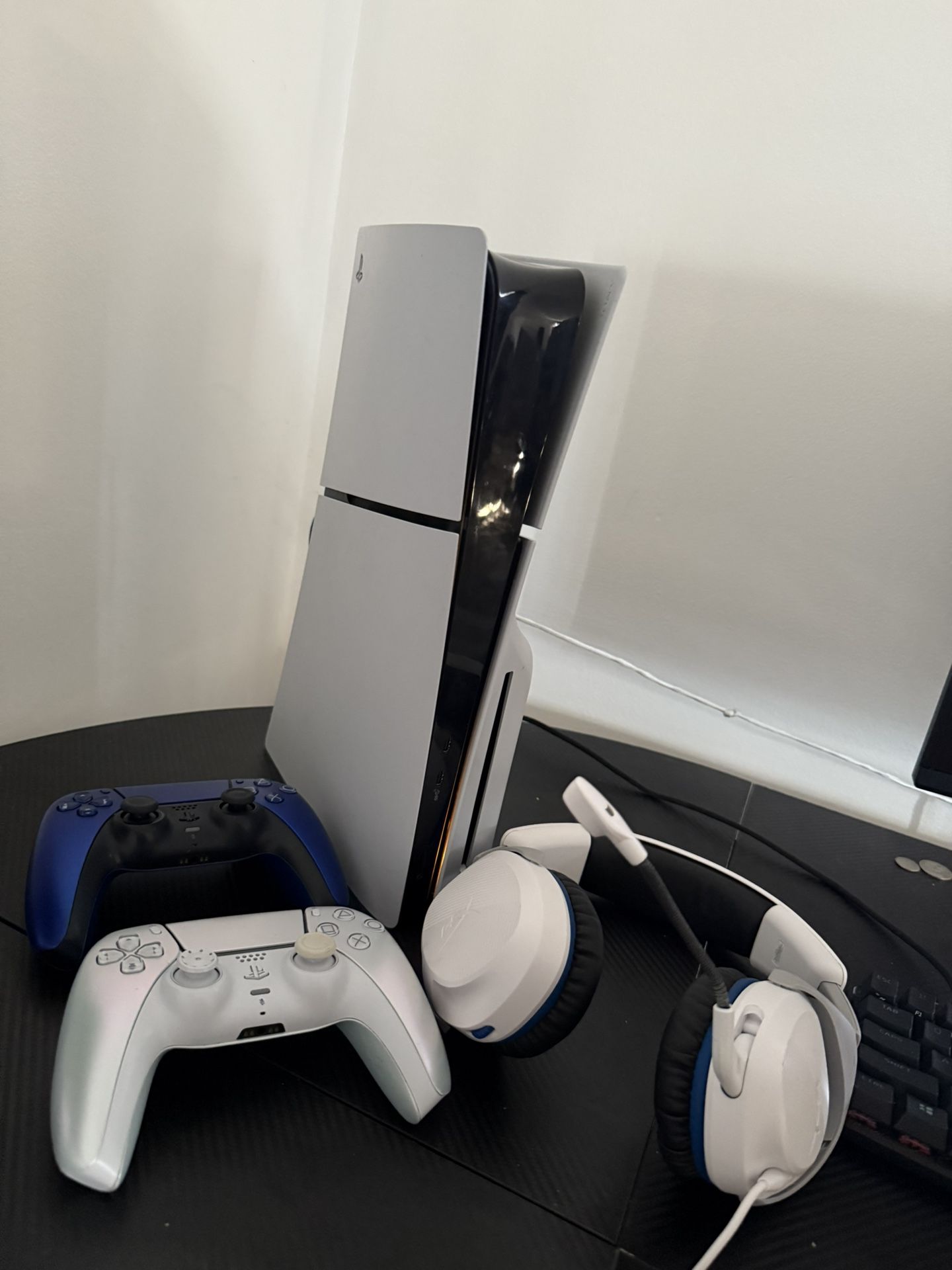 Ps5 slim comes with everything 