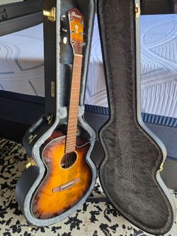 GUITARRA ELÉCTRICO COMO NUEVO