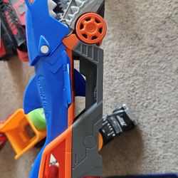 Hot Wheels Shark Chomp Transporter Playset