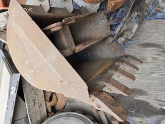 709 Bobcat Backhoe Buckets  24 In And 30in 