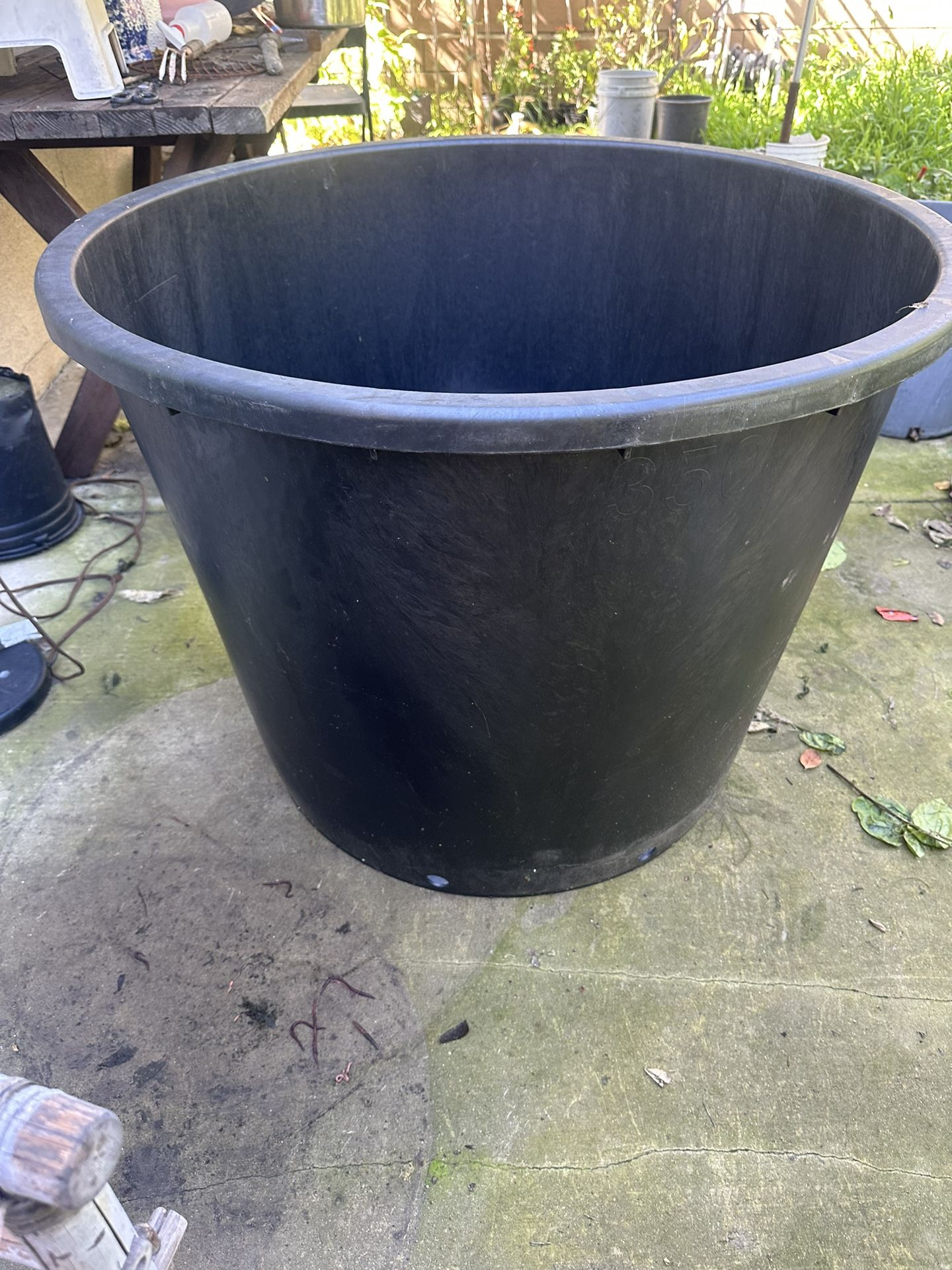 35 - 45 Gallon Plastic Pot