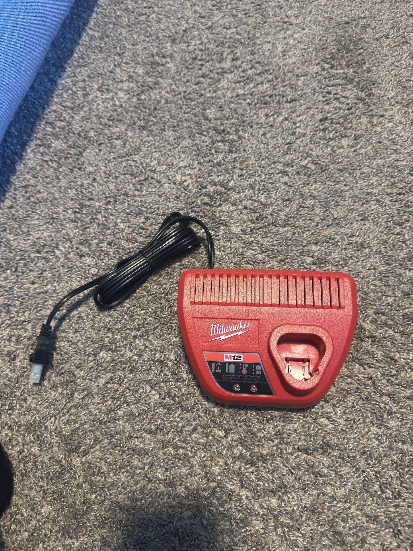Charger M12