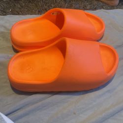 Yeezy Slides 'Enflame Orange” Size 5