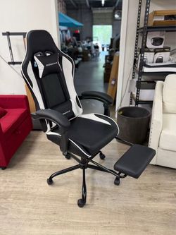 New Gaming Chair with Footrest