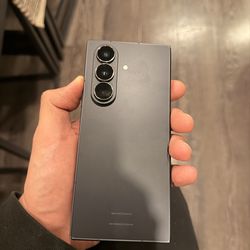 Unlocked Samsung Z fold 7 (Brand new)