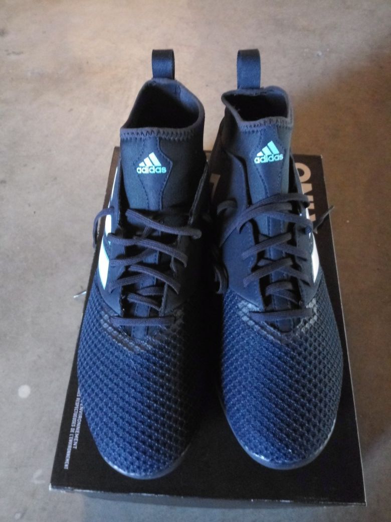 New adidas mens size 10