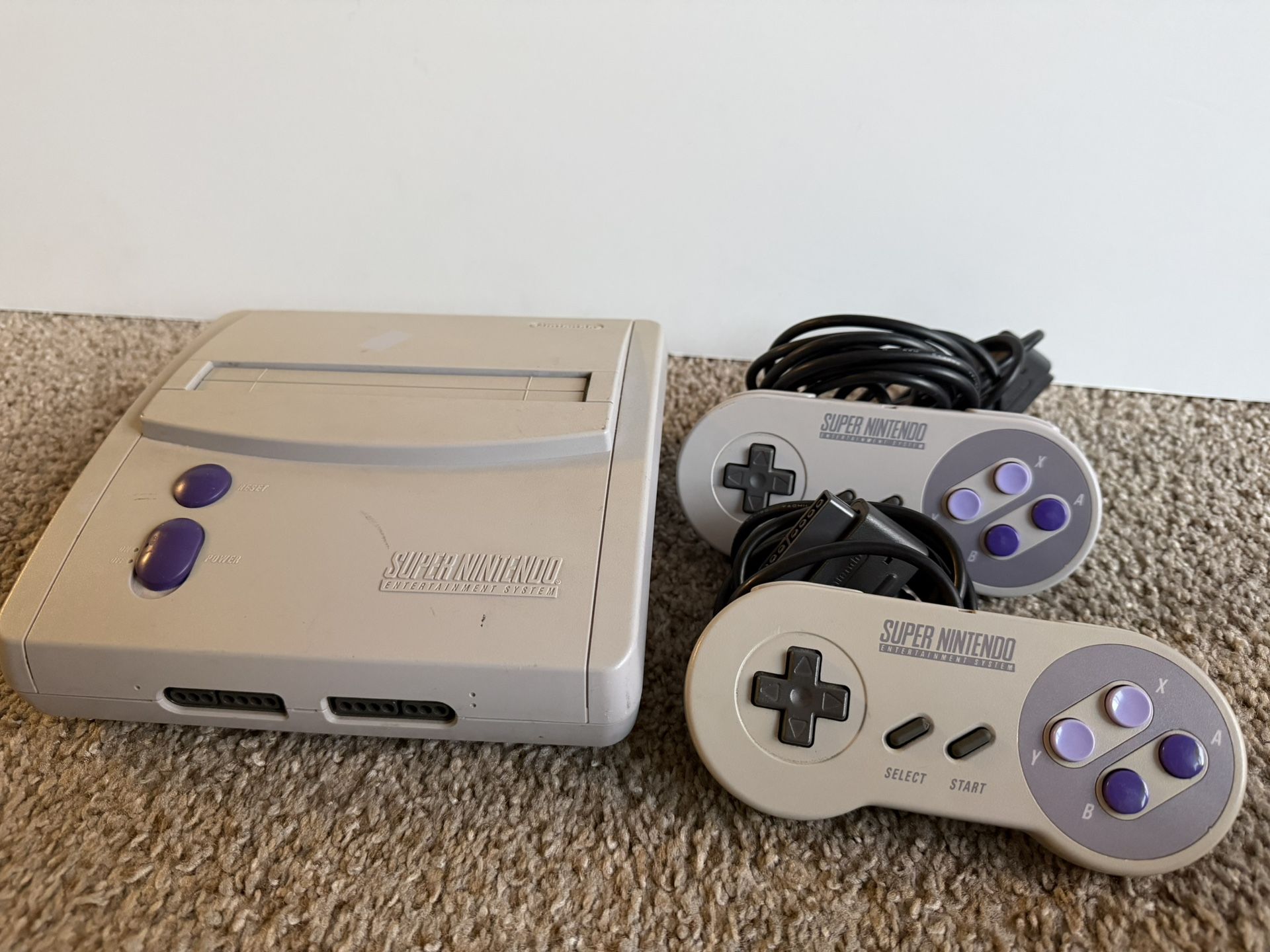 Super Nintendo SNES Jr Console System SNS-101 + 2 Controllers NO CABLES UNTESTED
