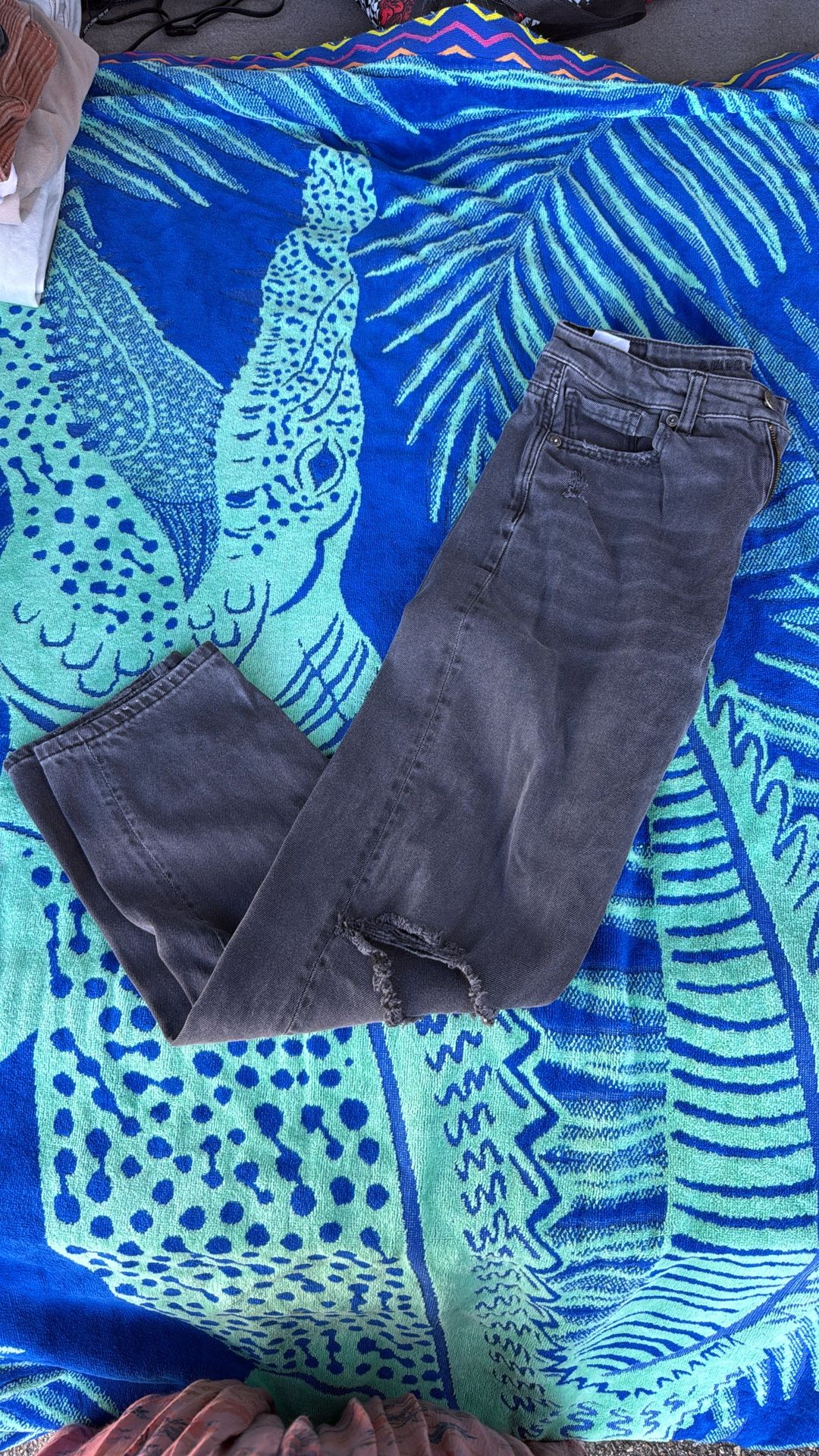 American Eagle Ripped Jeans Size 2