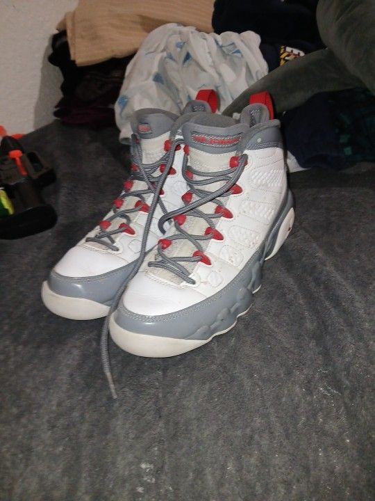 Air Jordan Retro 9 Fire Red or Nike Air Jordan IX