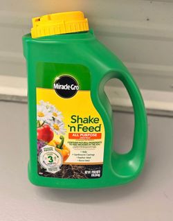 Brand New Miracle-Gro Shake 'n Feed All Purpose Plant Food (8 lbs)