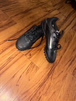 Soccer shoes