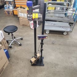 Dyson V8 Vacuum With Stand 