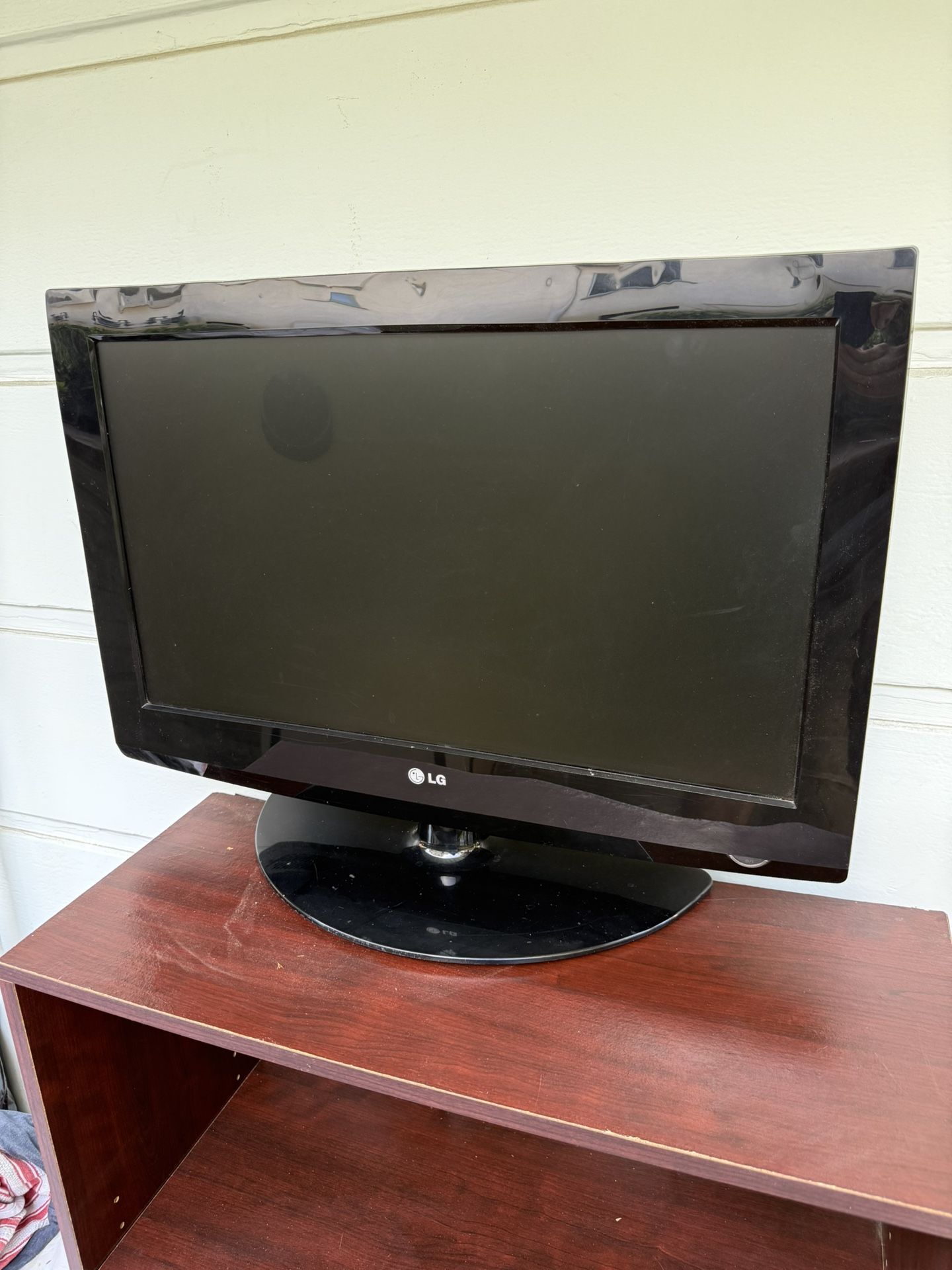 LG Flatscreen TV 26”